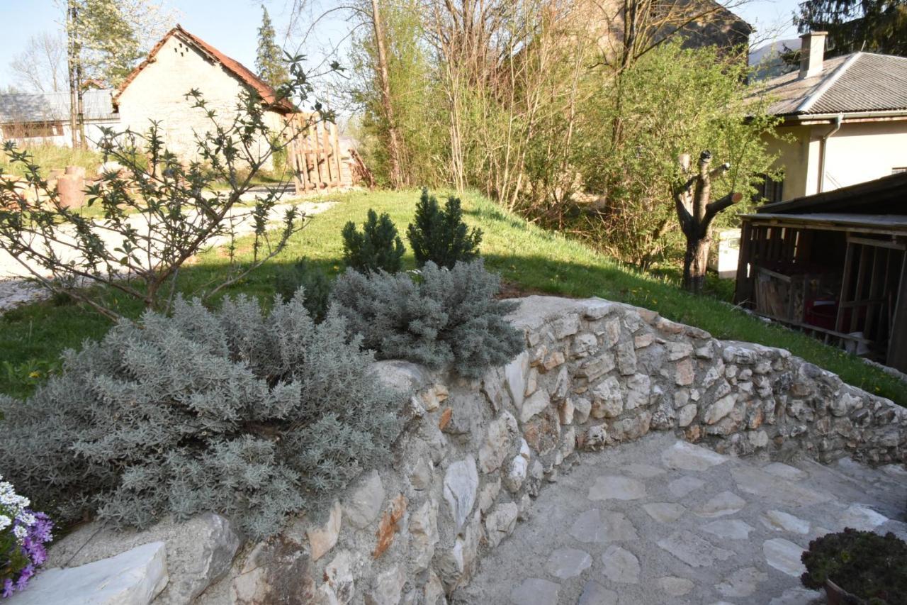 Apartment Bobic Licko Petrovo Selo Exterior foto
