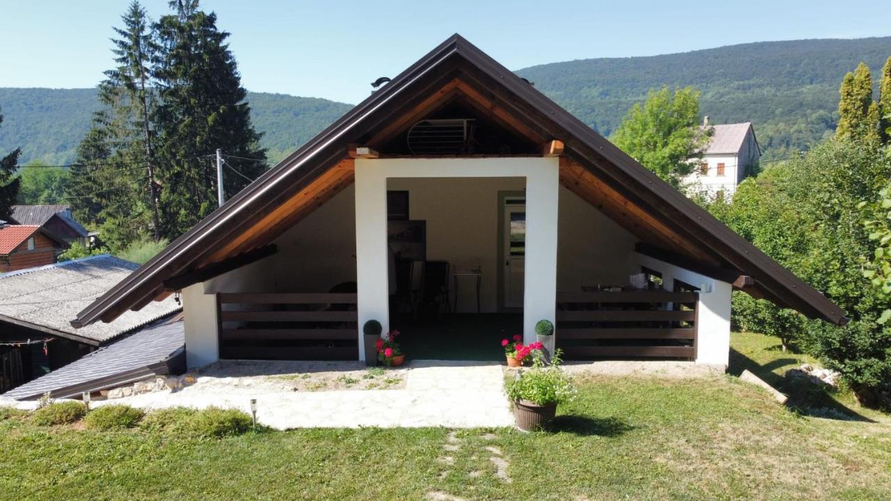Apartment Bobic Licko Petrovo Selo Exterior foto